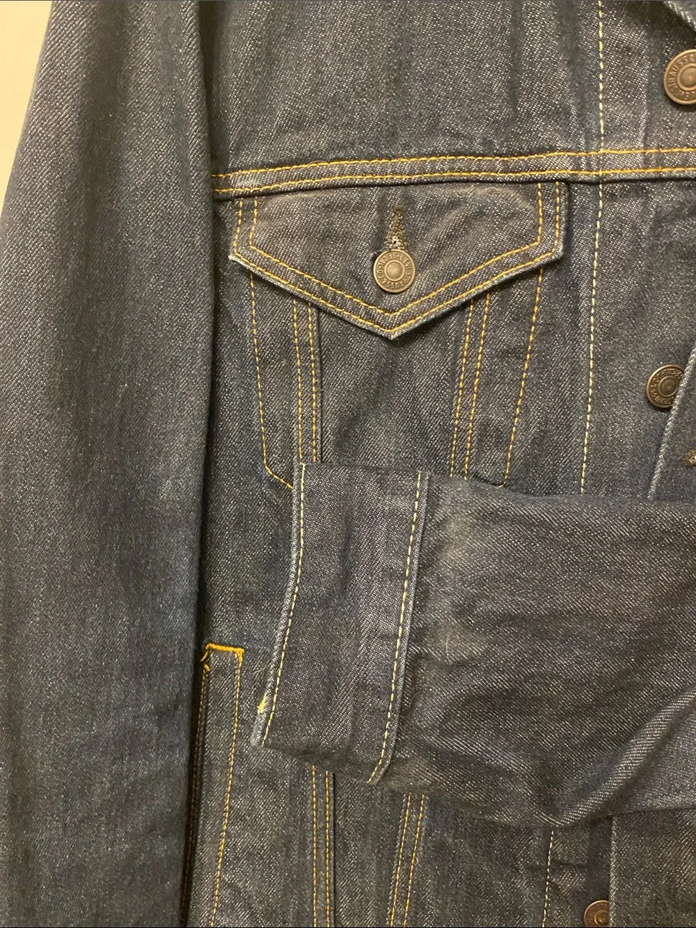 Levi's Indigo Denim Trucker Jacket - Picture 8 of 9